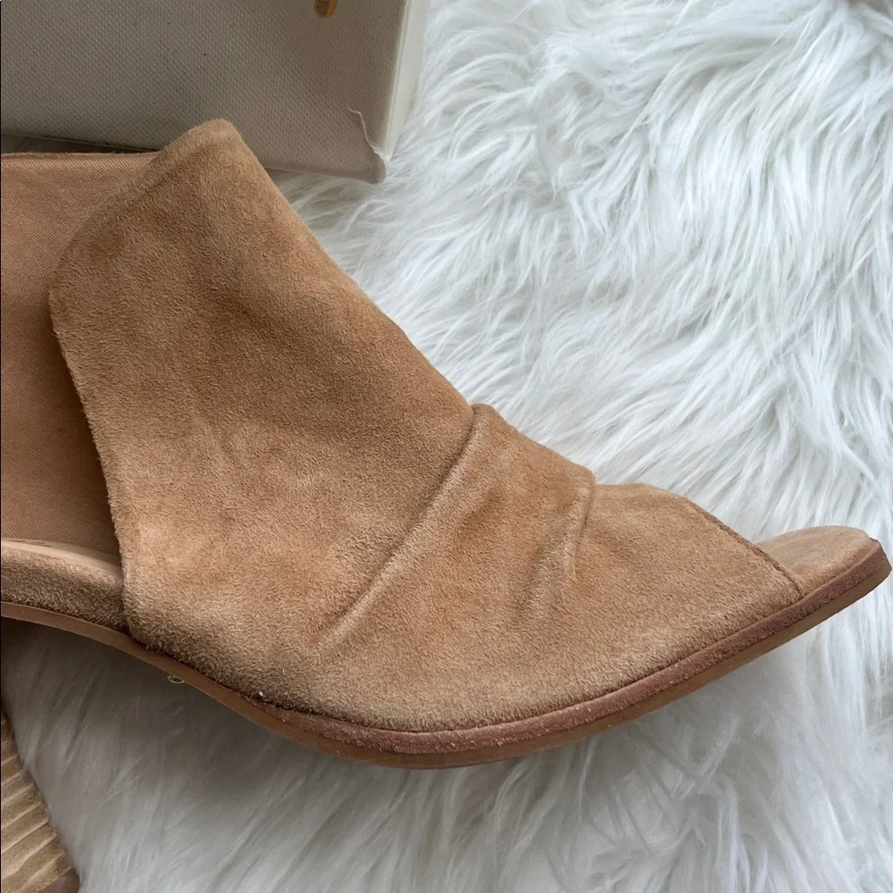 🆕42 Gold Women's Natural/Beige Suede Open Toe Booties Size 11